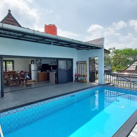 Pool Villa Saung Suluh Пурвокерто Экстерьер фото