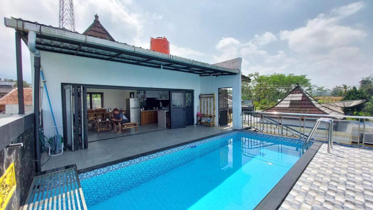 Pool Villa Saung Suluh Пурвокерто Экстерьер фото