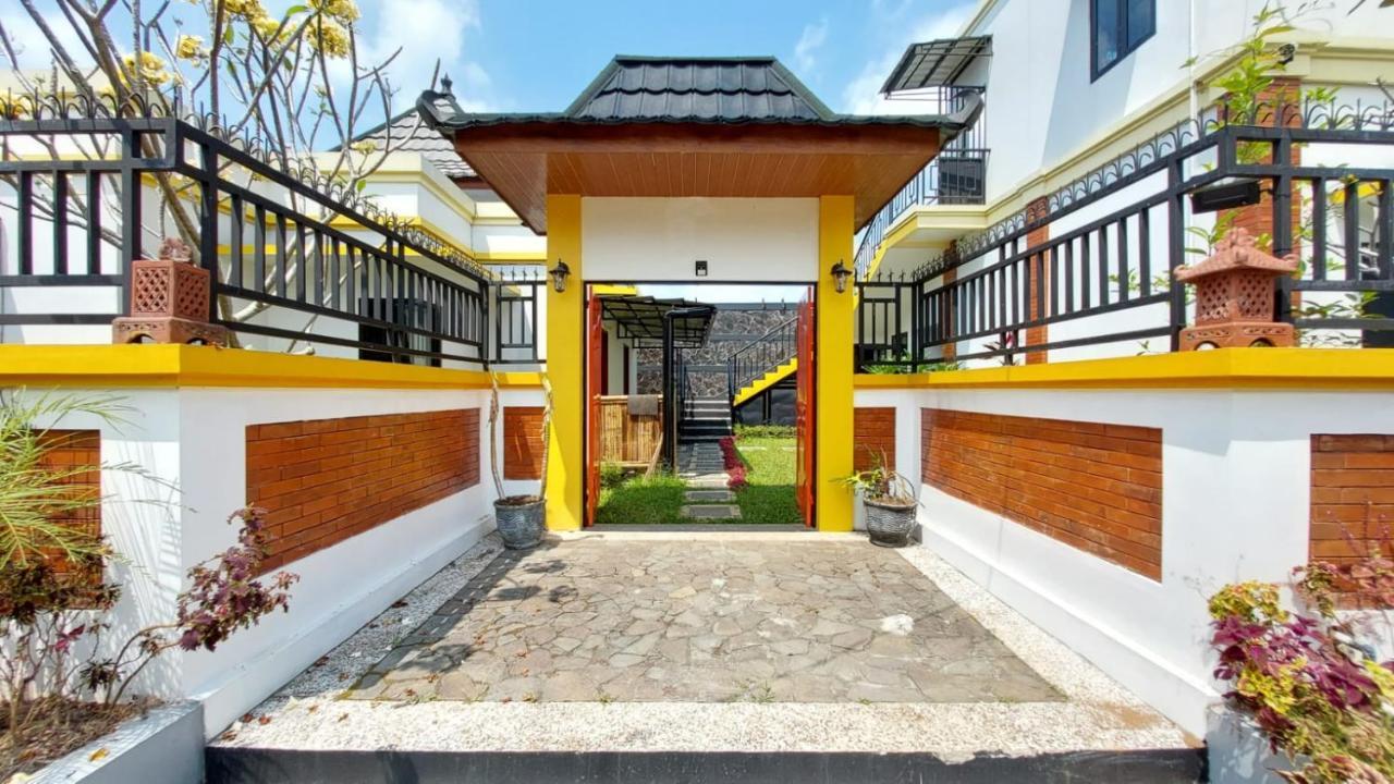 Pool Villa Saung Suluh Пурвокерто Экстерьер фото