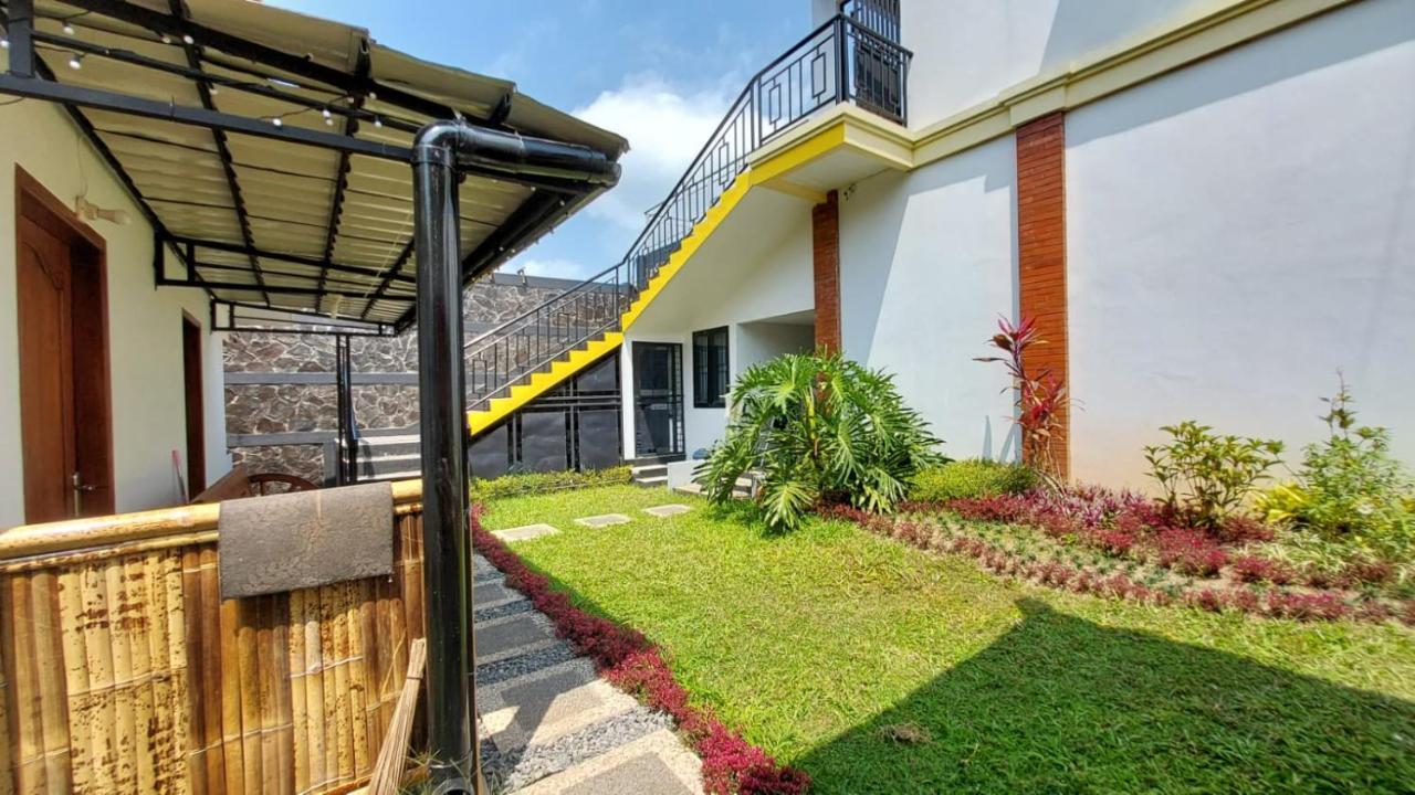 Pool Villa Saung Suluh Пурвокерто Экстерьер фото