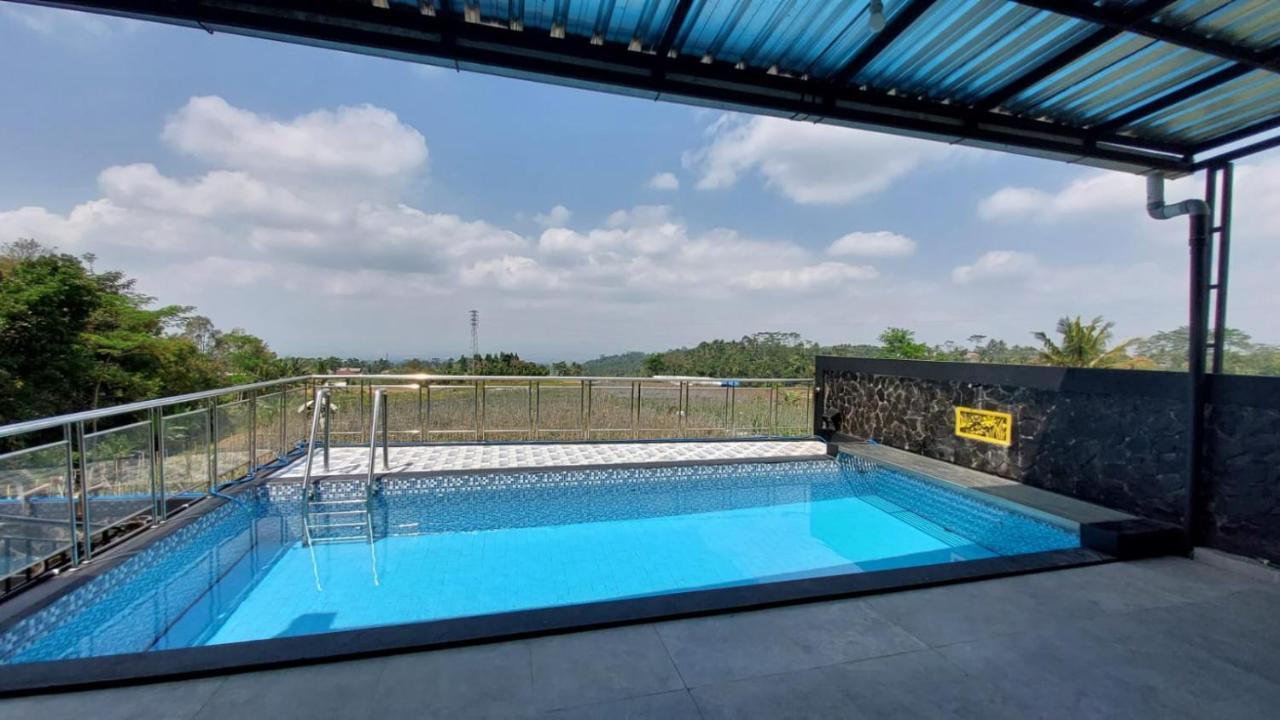 Pool Villa Saung Suluh Пурвокерто Экстерьер фото