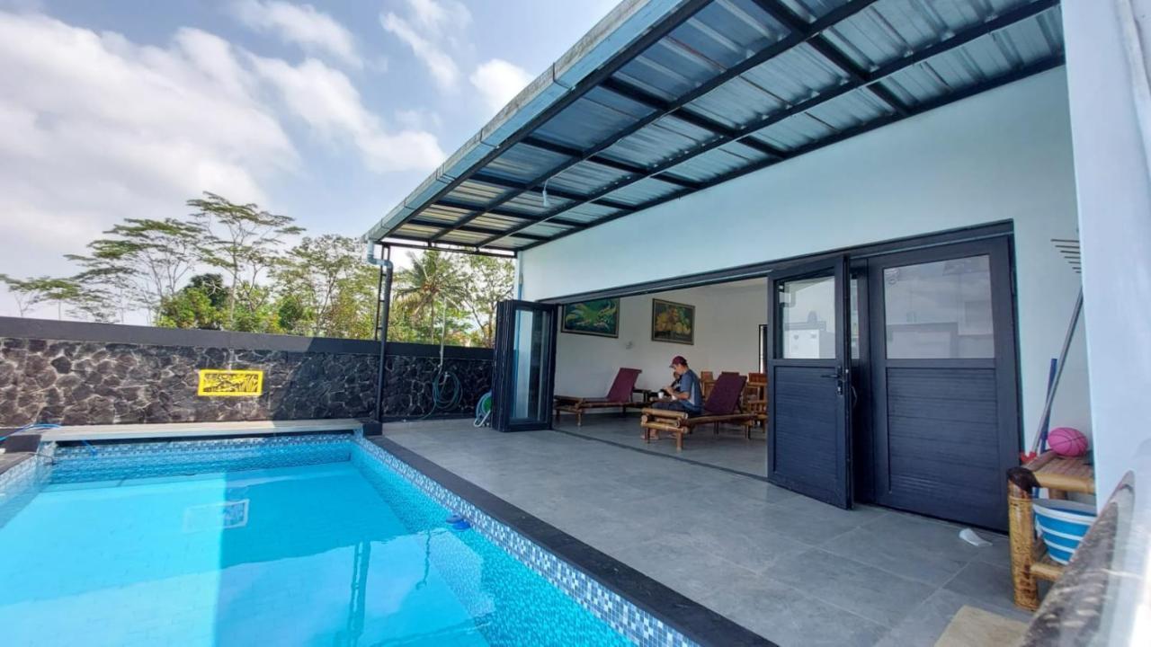 Pool Villa Saung Suluh Пурвокерто Экстерьер фото