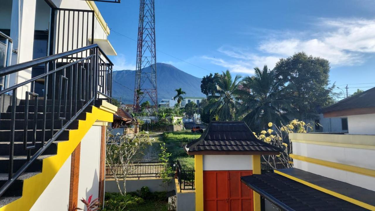 Pool Villa Saung Suluh Пурвокерто Экстерьер фото