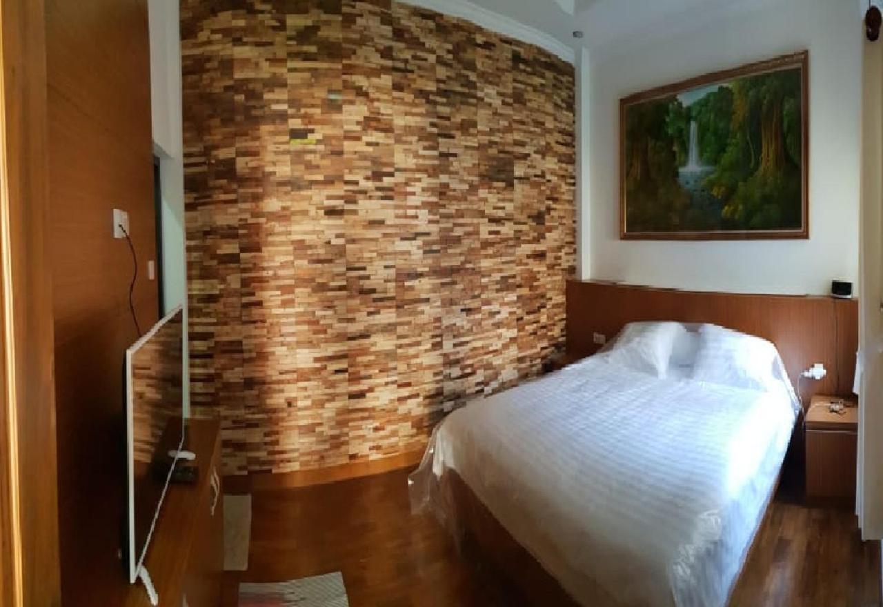 Pool Villa Saung Suluh Пурвокерто Экстерьер фото